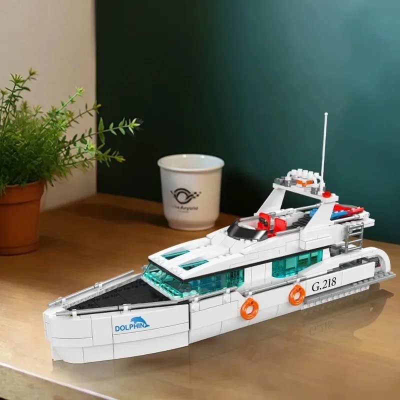 Mould King 857PCS 10218 White  - огляд і ціна Model Kit Yacht